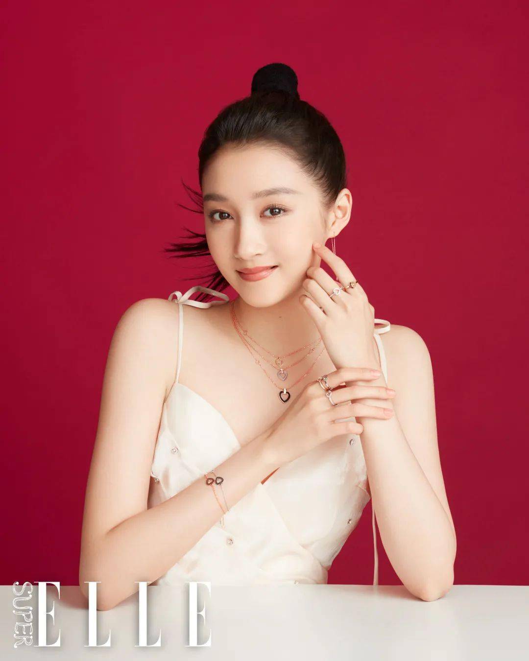 不如就此来感受一下fred斐登中国pretty woman代言人关晓彤的七夕"饰"