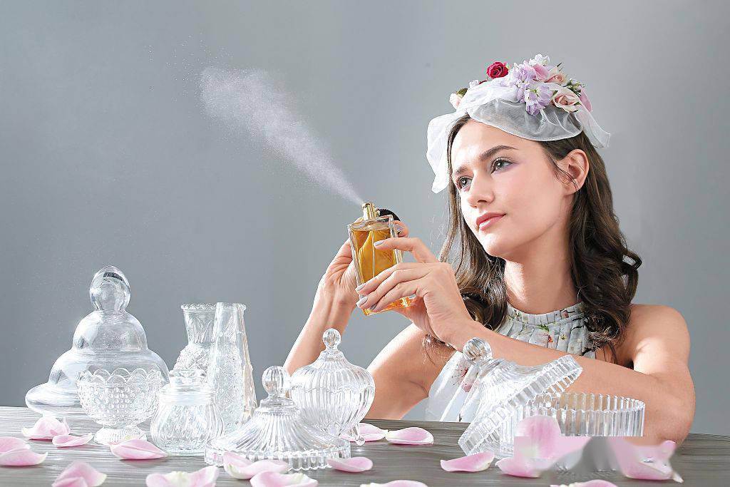 Parfum|夏天里也要香气扑鼻 一瓶香水让你时刻迷人芬芳