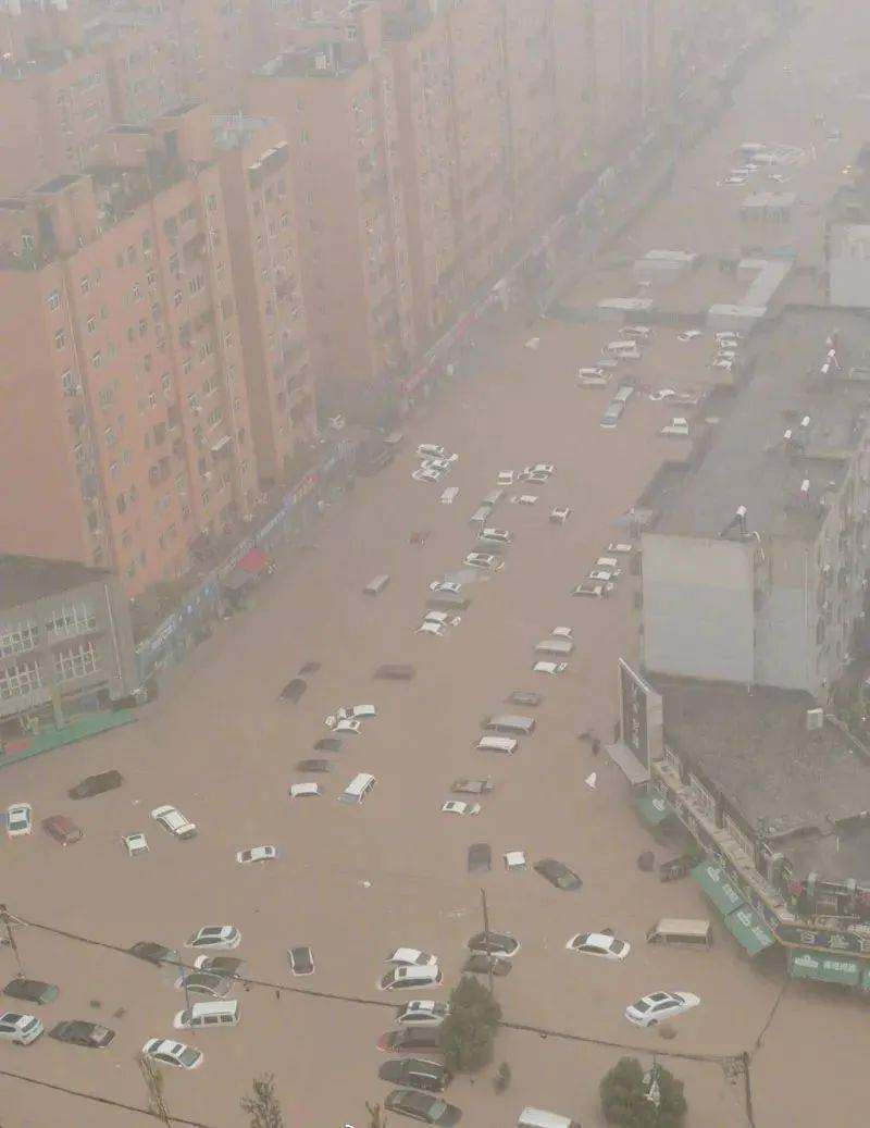 郑州暴雨图图片