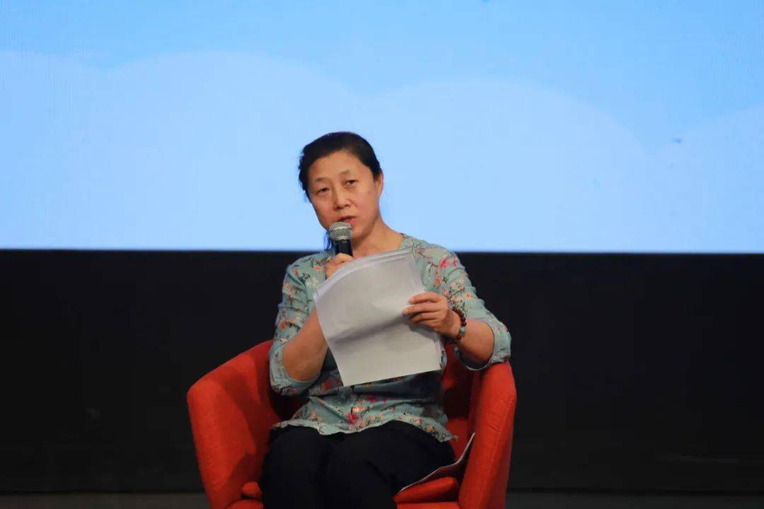 在两轮研讨中,数学支部书记章红老师,政治部支部书记李凤英老师,物理