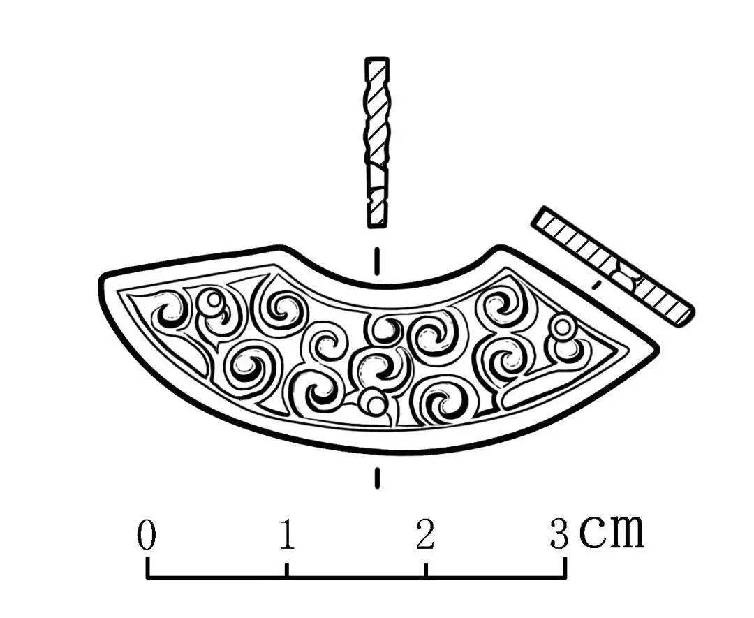 图三四 玉璜(m5001:244)标本m5001:136,青绿色,局部为深褐色,表面