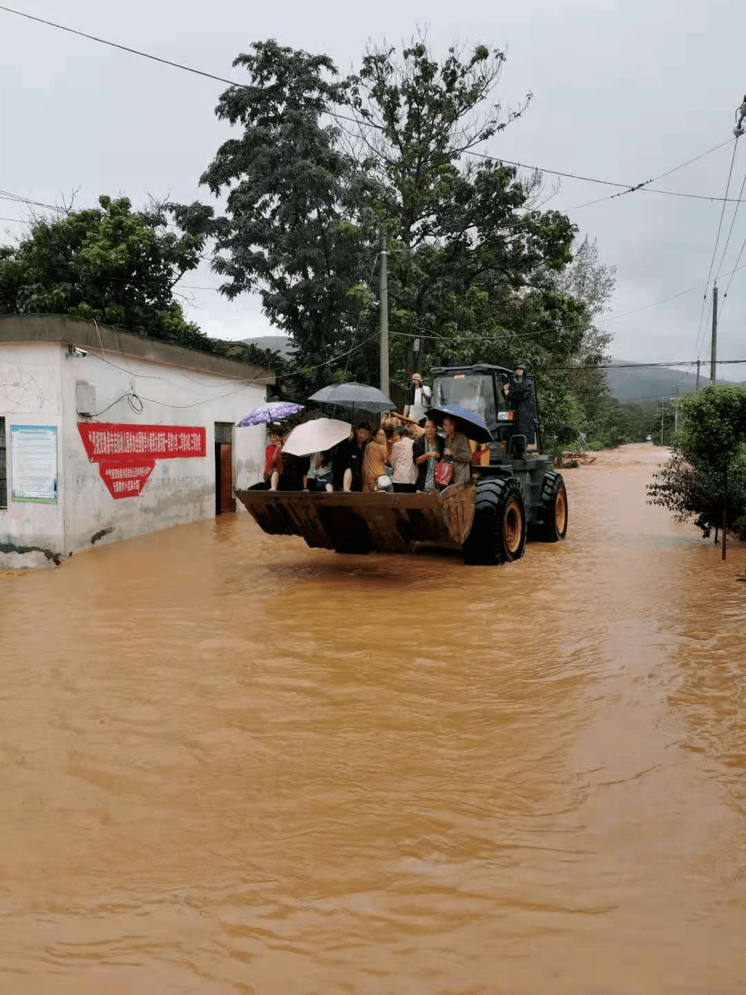 暴雨中,审计人在守护
