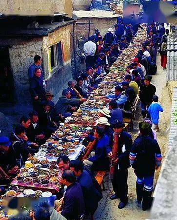 民族文化哈尼族长街宴