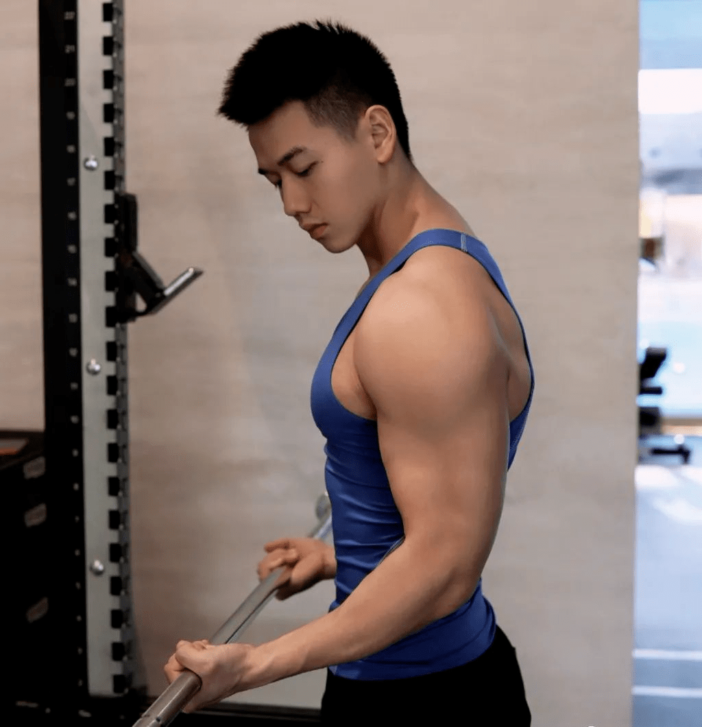 上海漫展筋肉男引发舔屏,这肉体太野了