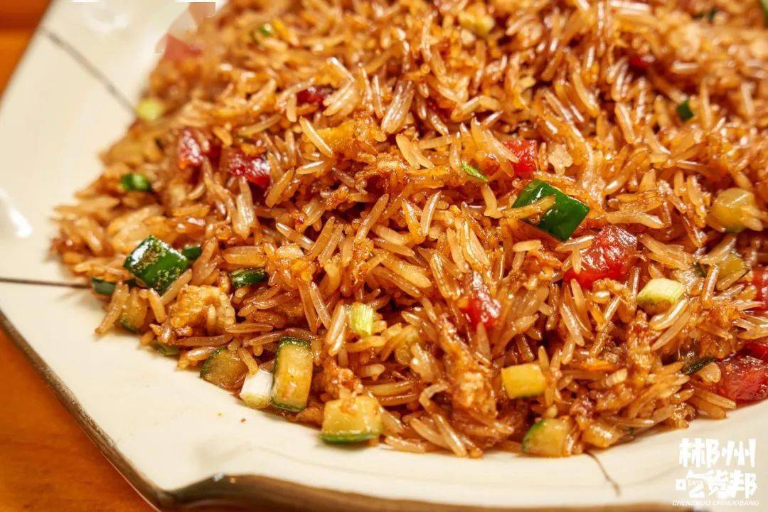 据他们家老板娘的说,炒饭的米是来自巴基斯坦,比我们平时吃的米更长