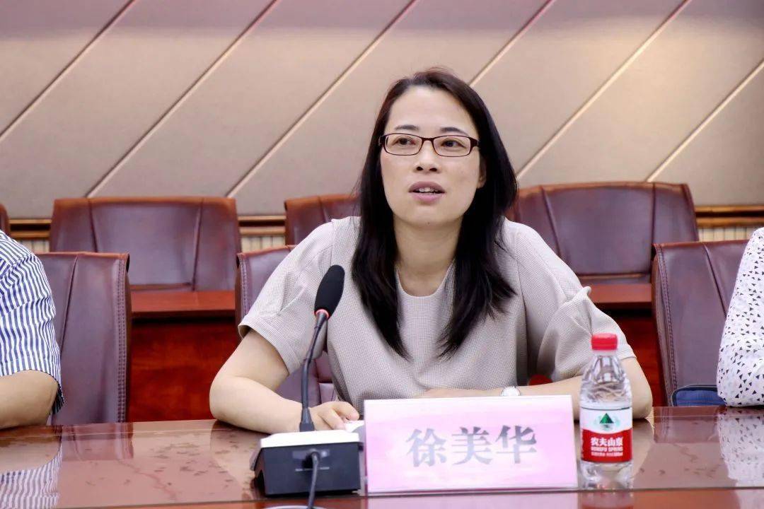 苏州大学政治与公共管理学院党委副书记徐美华宣读了淮安中学考取苏州