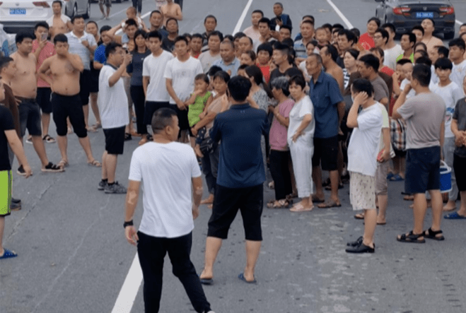 以我无眠,换你安枕 经开防汛救灾在行动