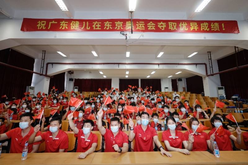 榜样|看开幕激励人心！广东师妹以刘诗雯为榜样，祝中国队旗开得胜