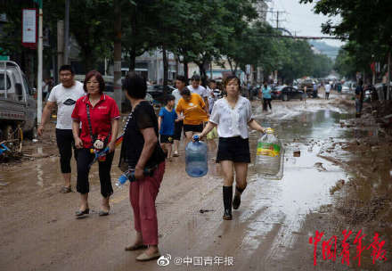 暴雨後的河南鞏義米河鎮 水電仍待恢復 村民積極自救 科技 第4張