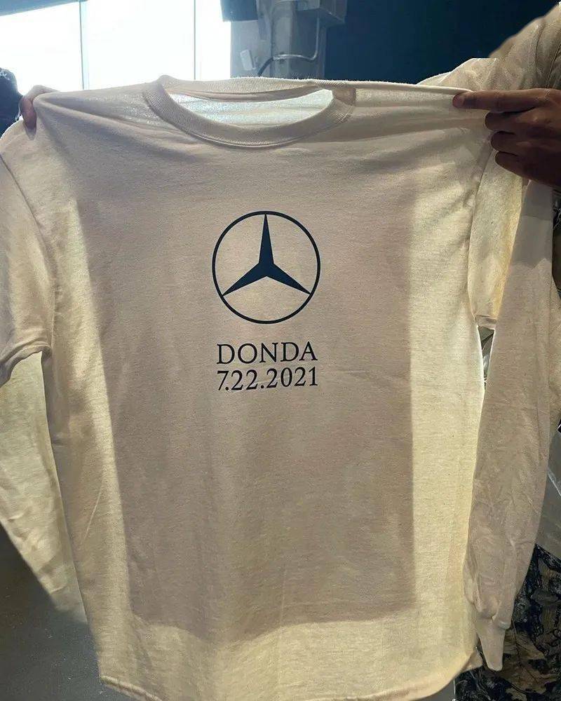 母亲|Kanye 丝袜套头模仿《阿基拉》！Yeezy 新鞋型完整曝光！