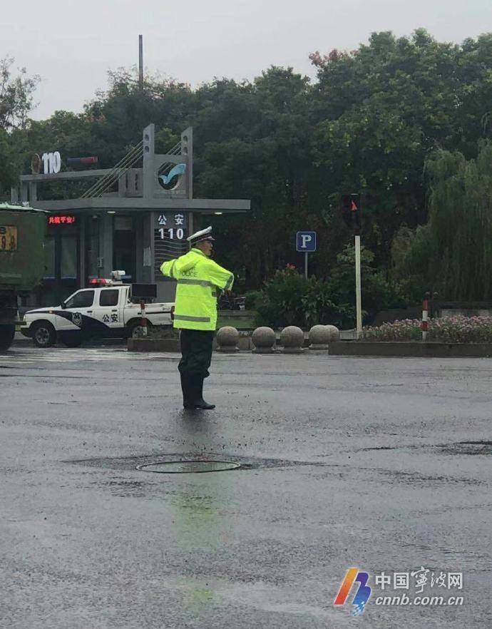 台风"烟花"来袭 宁波交警提醒:这些路段要小心_路口