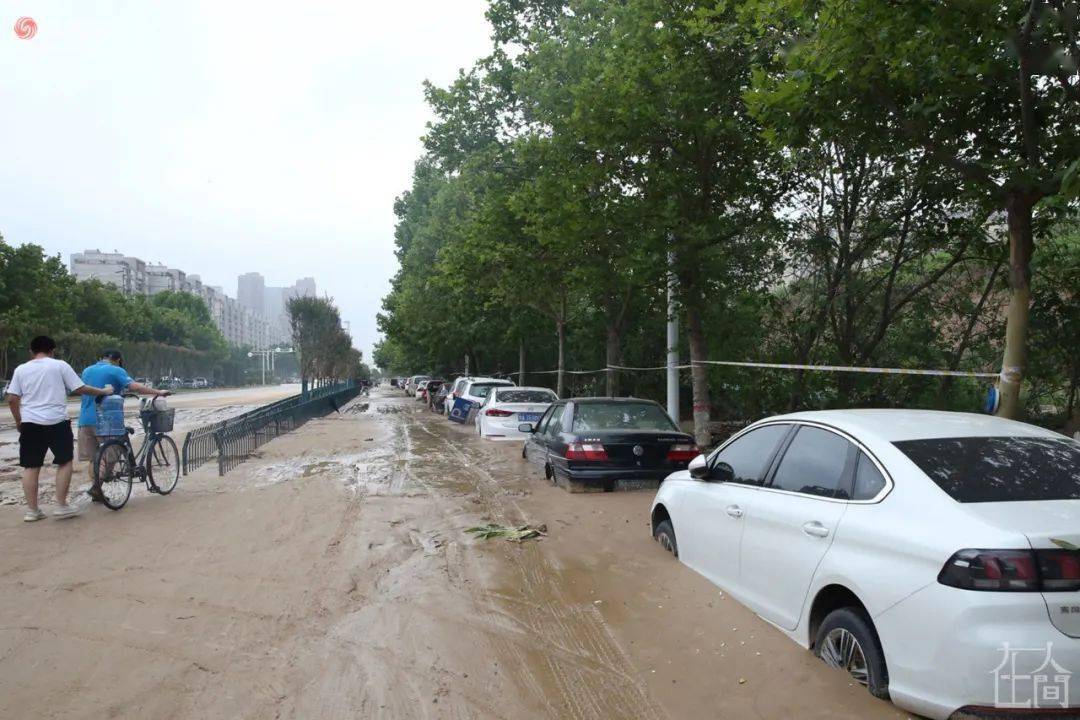 河南特大暴雨24小时后摄影师拍下了郑州灾后模样