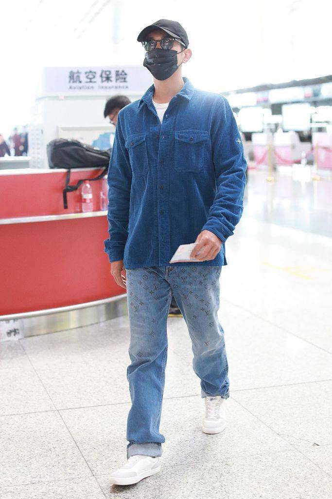 黑色|国货之光冲上热搜 盘点明星们的国货穿搭