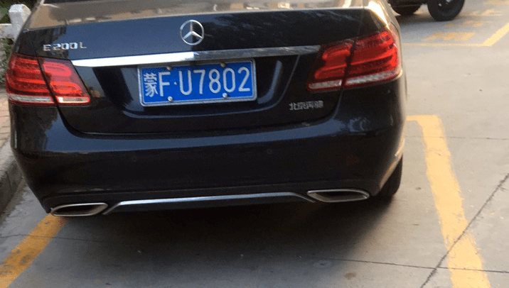 事项:占用,堵塞消防车通道车牌号:蒙f·kx823地点: 科右前旗 乾润学府