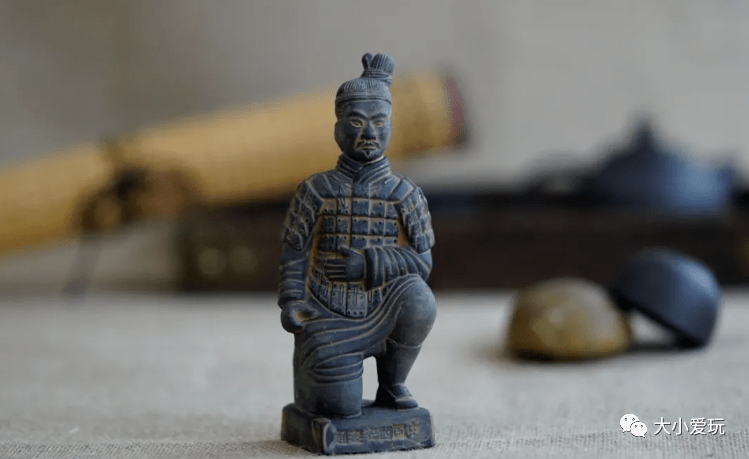 来,一起挖个秦始皇兵马俑!这套产量极低,火爆全网的考古盲盒抢到货了!