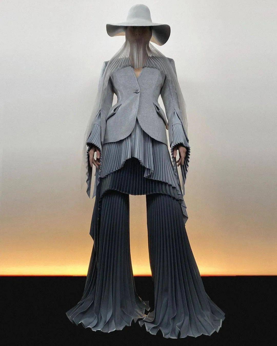 服装|灵感元素｜源自燕子的浪漫设计