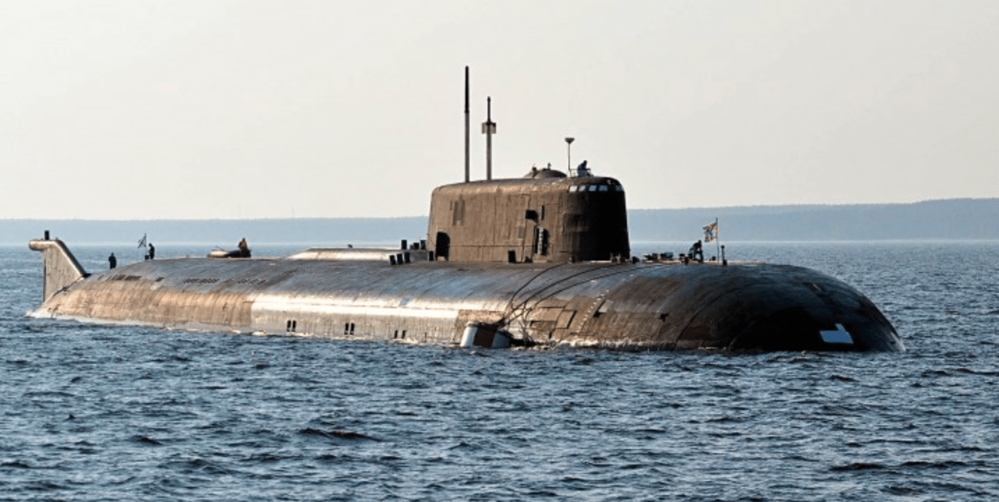 此次参加受阅的949a"安泰"型核潜艇"奥廖尔"号,此前同级的"斯摩棱斯克