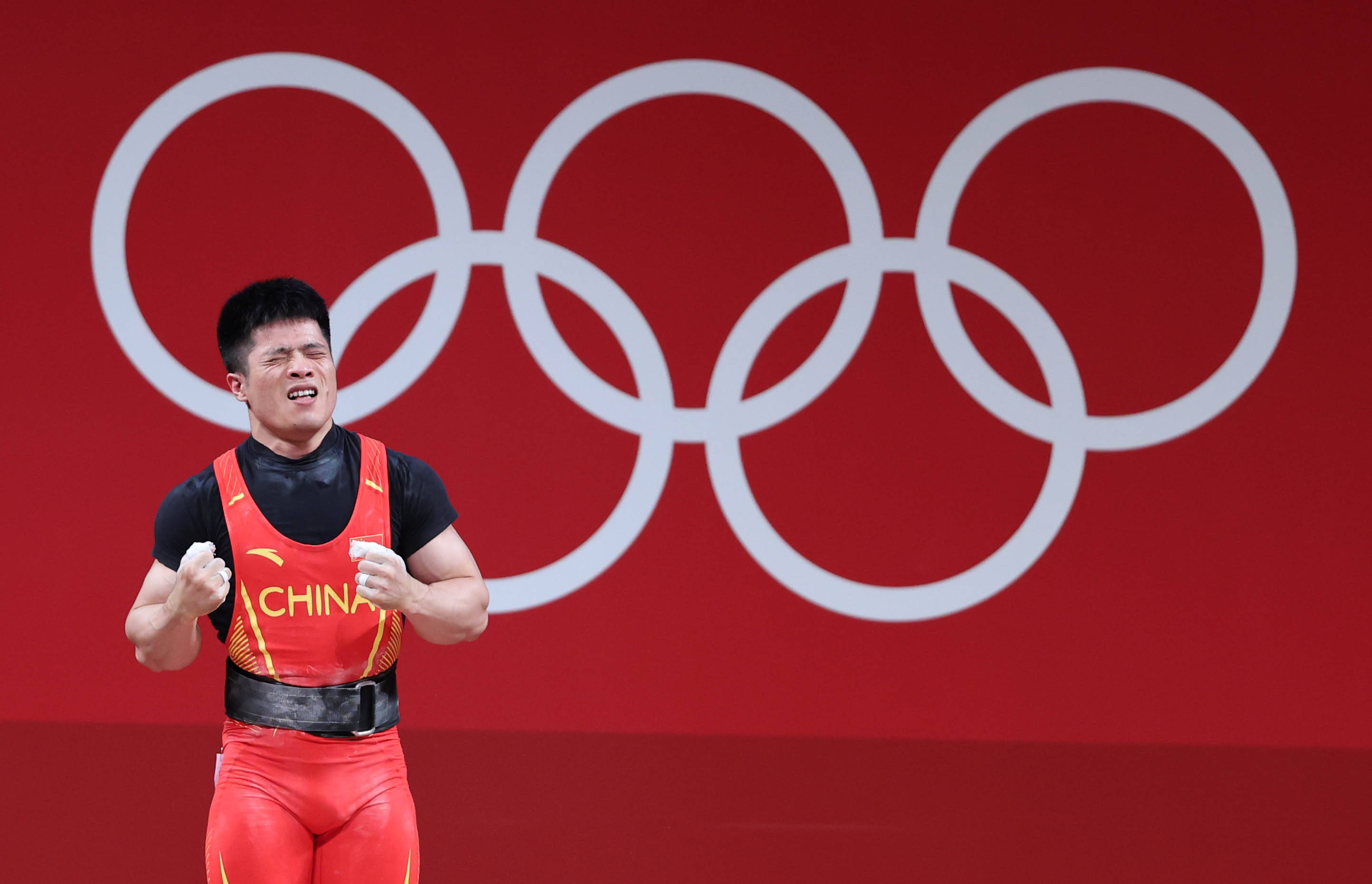 新华社记者 杨磊 摄当日,在东京奥运会举重男子61公斤级决赛中,中国