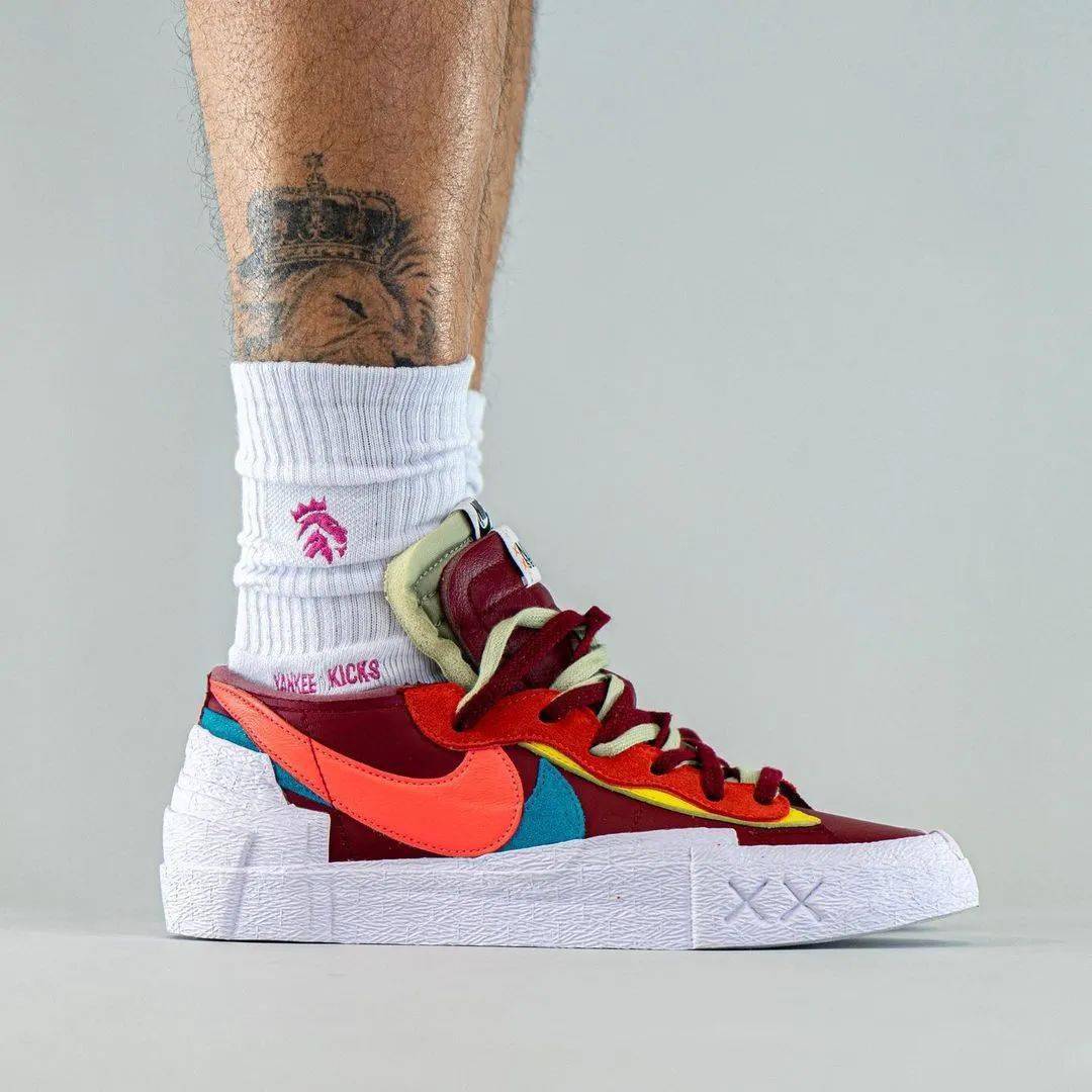 鞋舌|发售倒计时！sacai x KAWS x Nike 上脚新图曝光！