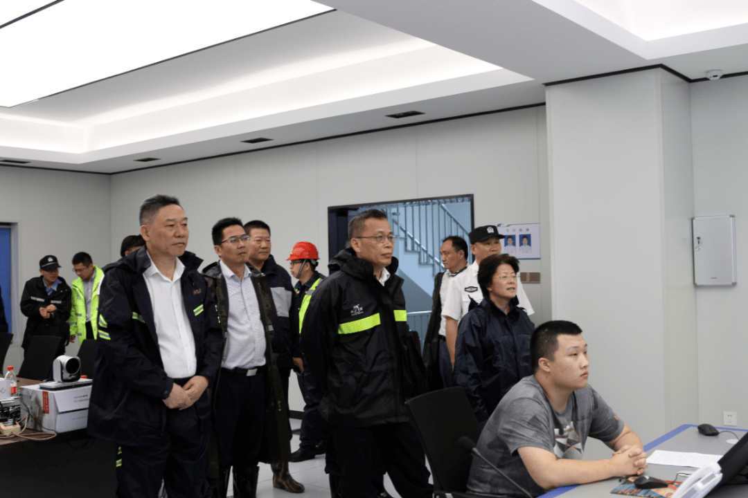 镇海区领导杨国胜,孙大海,宁波石化开发区党工委委员,管委会副主任洪