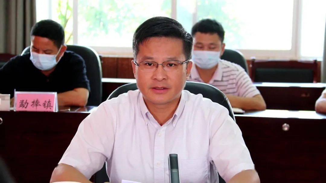 书记赵刚对强边固防突击队员克服家庭和工作的重重困难,千里驰援勐腊