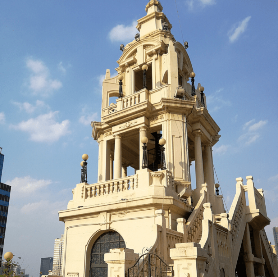 即绮云阁构成西式古典建筑造型西北端的塔楼由柱式和拱券屋顶花园名为