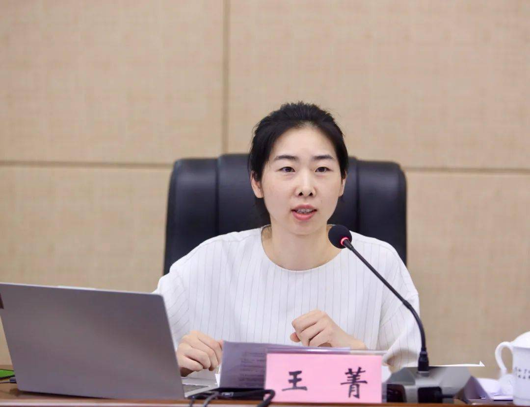 市领导潘熙宁,孙金淼,市委秘书长吴照友出席会议.