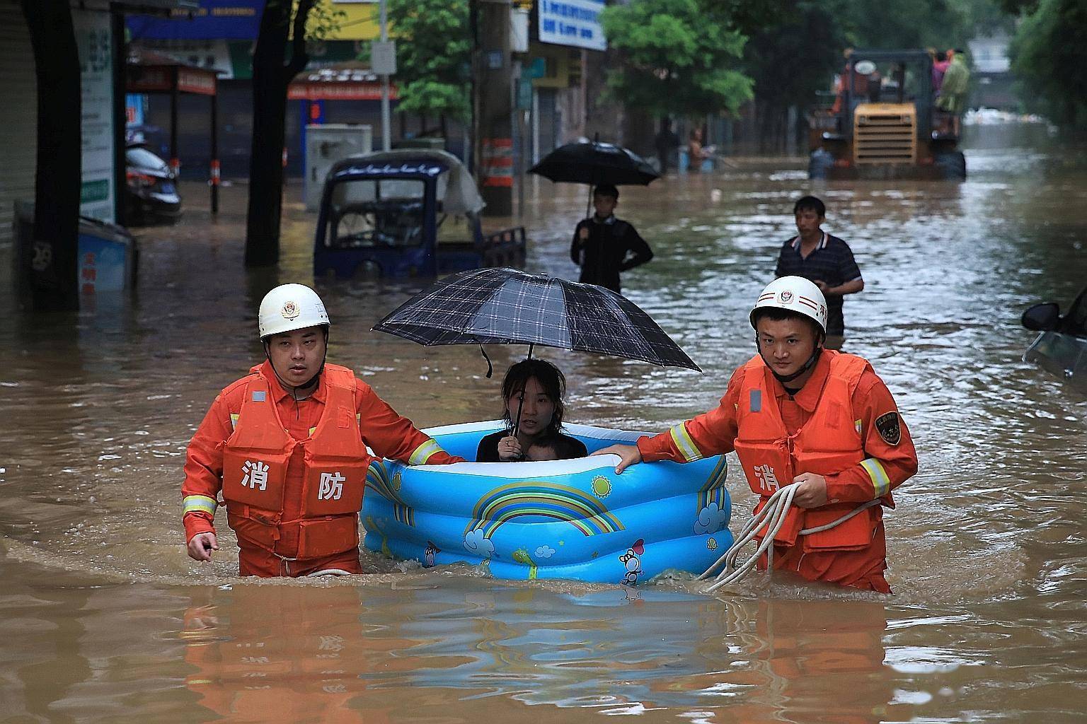 河南洪水救灾感人图片图片