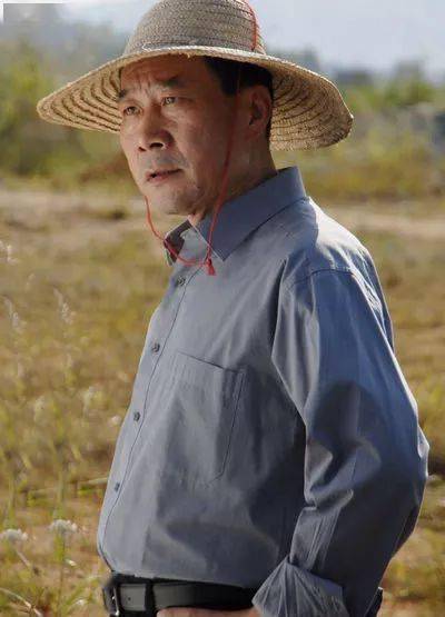 电视剧的奖项他也获过很多似乎都像本色出演他演的每一个角色像大军阀