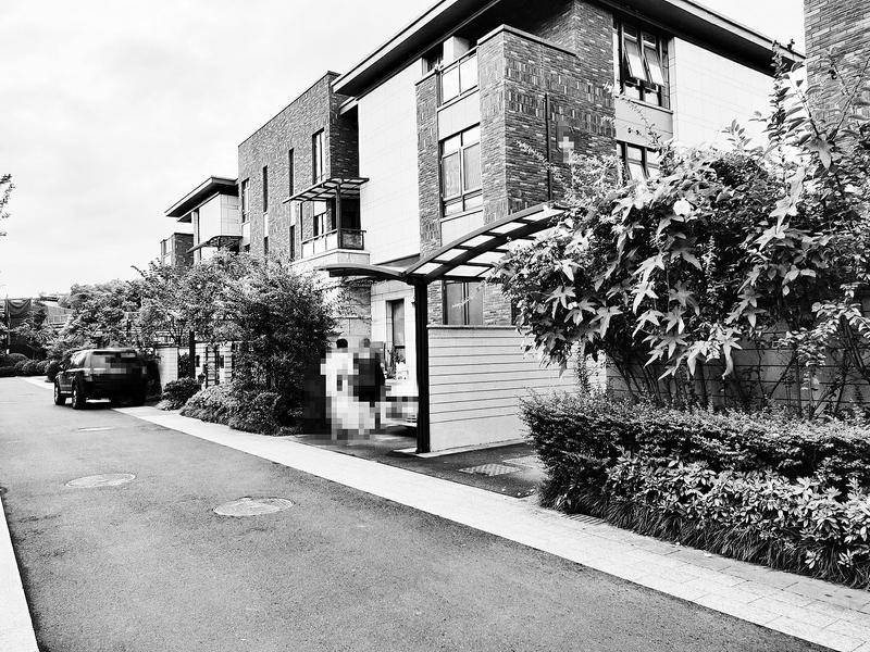 黄山一教师躲在别墅补课被抓现行