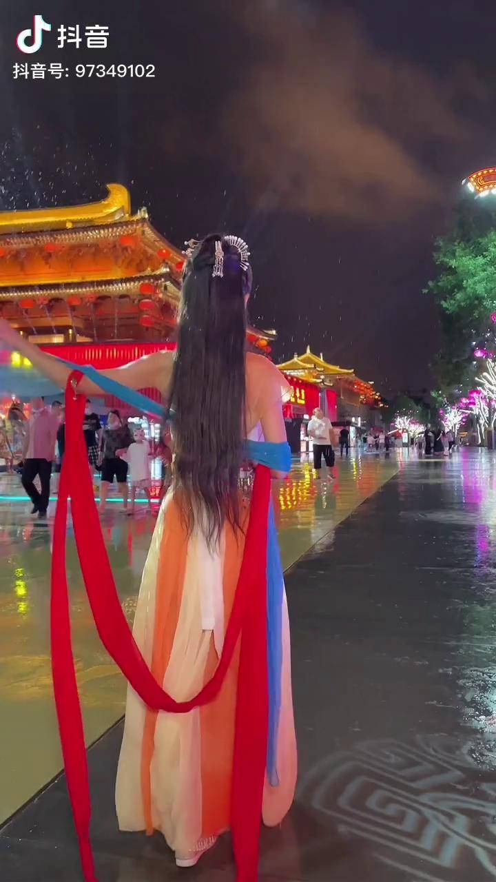 是不是又刷到我啦,虽然不好看,但没吓到你吧千艺 大唐不夜城