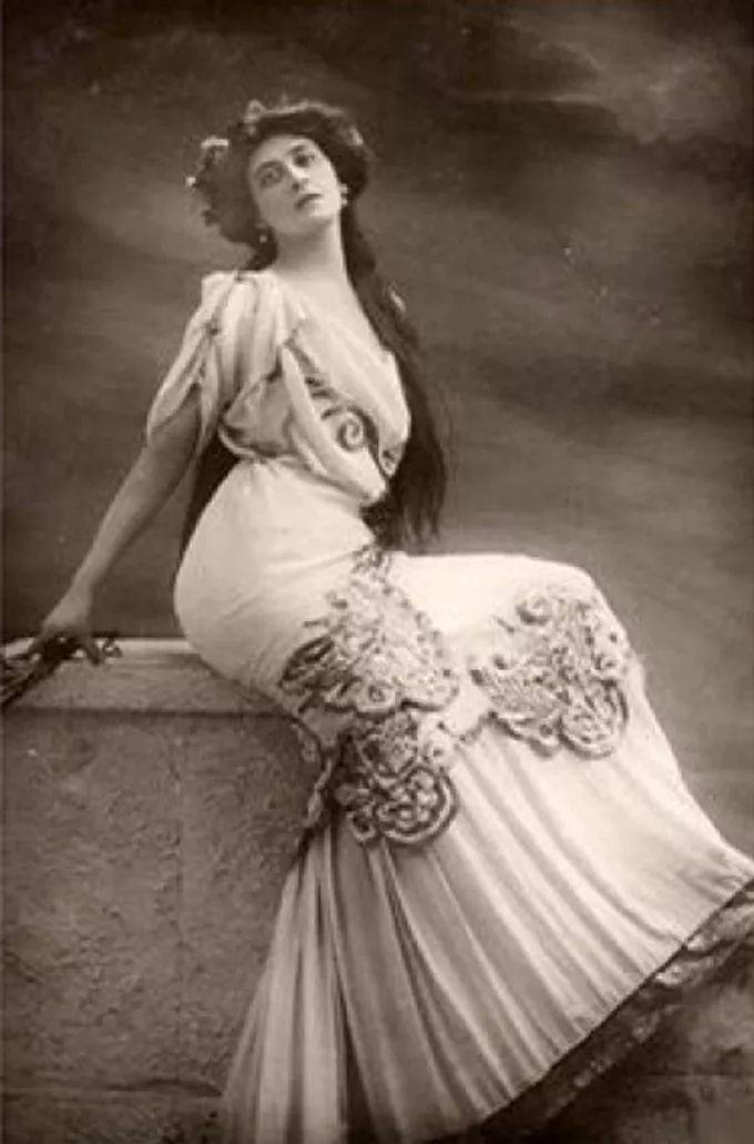 ▼camilla antoinette clifford(1888-1971)当时最有名的吉普赛女郎她