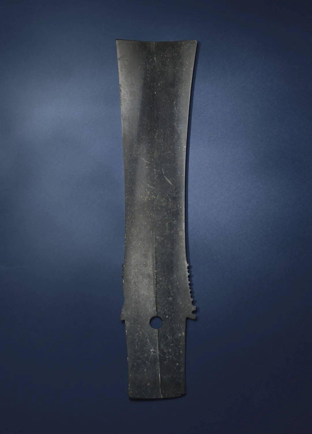 首发!三星堆玉牙璋首次现身台湾拍卖_cm