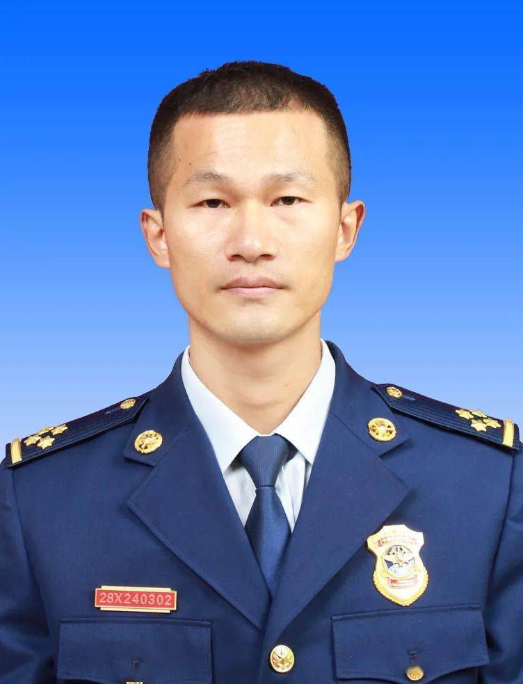 讲述人简介任铁成,男,汉族,一级指挥员消防救援衔,现任甘南州玛曲县