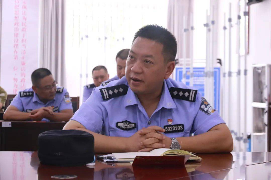 民警唐晓兵"作为一名党员,要多做表率,搞好传帮带,引导年轻同志走得