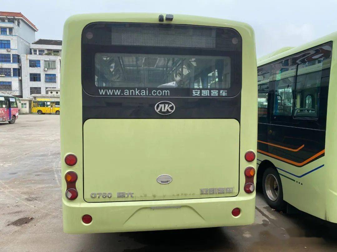 龙港公交体验升级6米级安凯公交车到站
