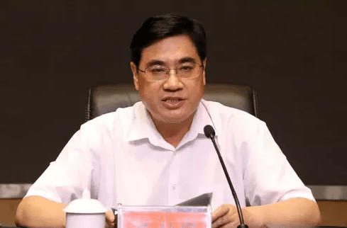 曾任杞县圉镇镇党委书记(副县级),后调任共青团开封市委副书记,2004年