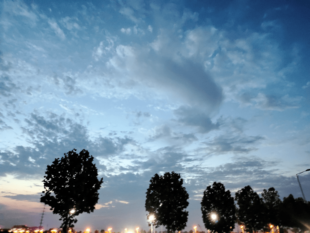晴阴有喜朝暮拾情送你zzuer家乡天空的独家风景