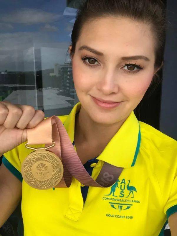 伍丽群(melissa wu),今年29岁,出生在新州,父亲是缅甸华人,母亲是欧裔