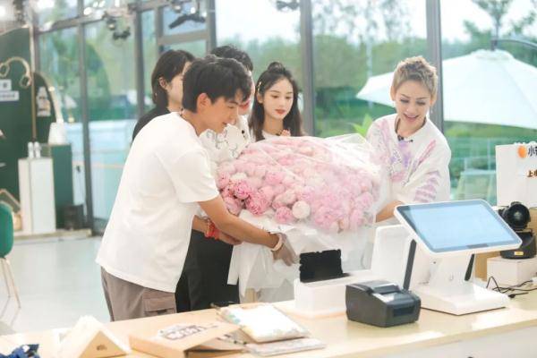 宁静|《中餐厅5》老朋友AKA店长黄晓明，这季竟碰上了她！