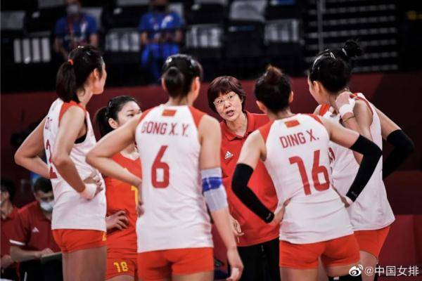 俄罗斯|中国女排遭遇三连败！赛后郎平对女排姑娘们说：昂起头来！