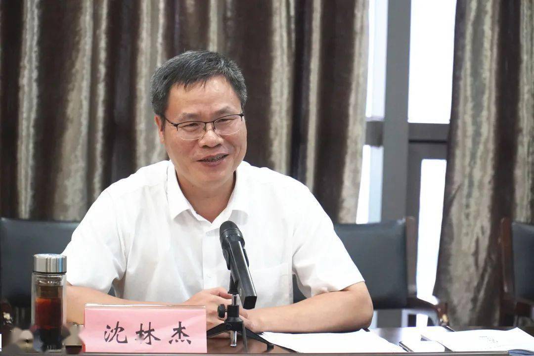 市文明办副主任余庆,钟沛康,室务会成员卢晓伟分别就各自分管工作进行