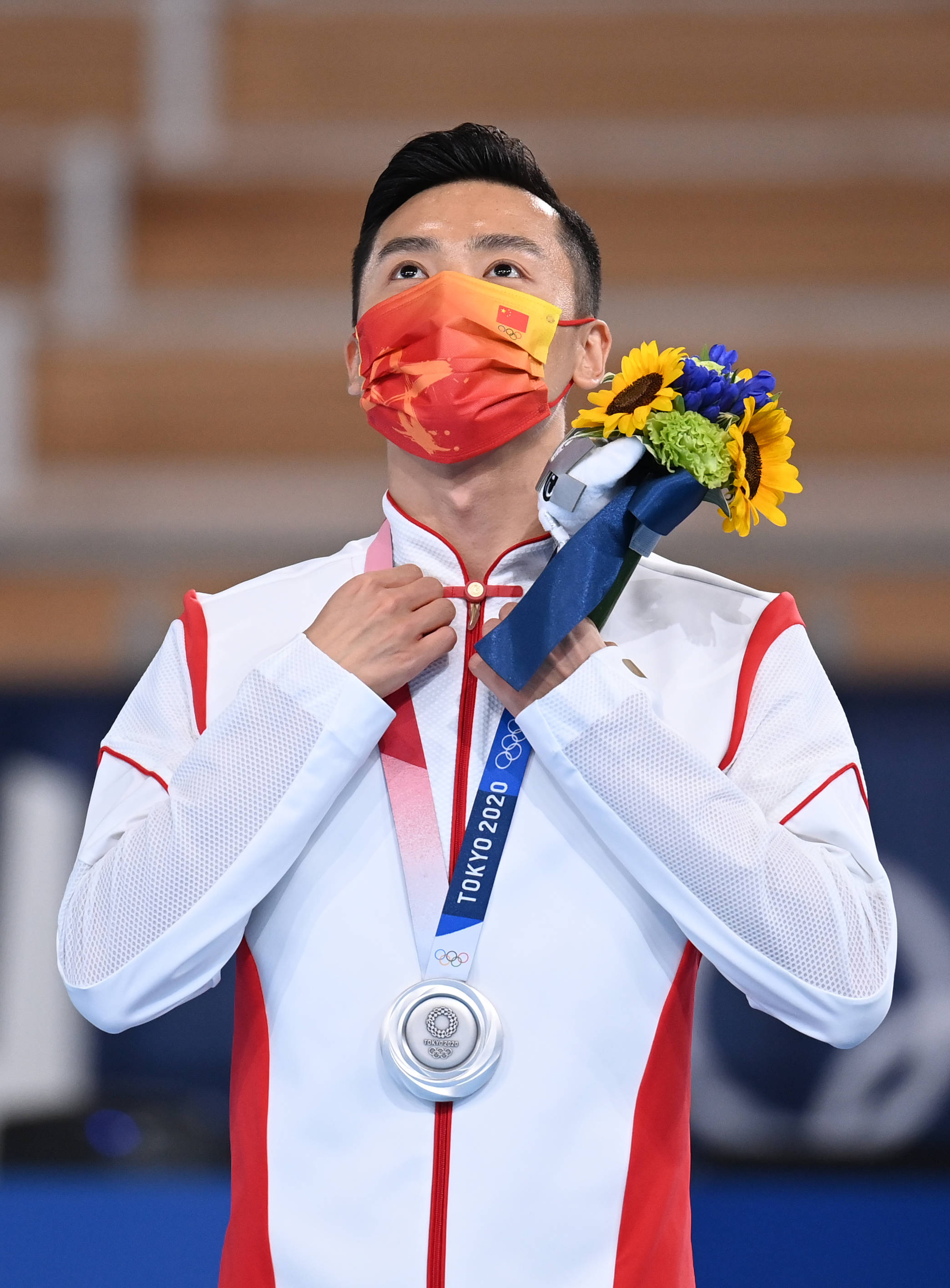 程敏 摄当日,在东京奥运会蹦床项目男子决赛中,中国选手董栋获得亚军