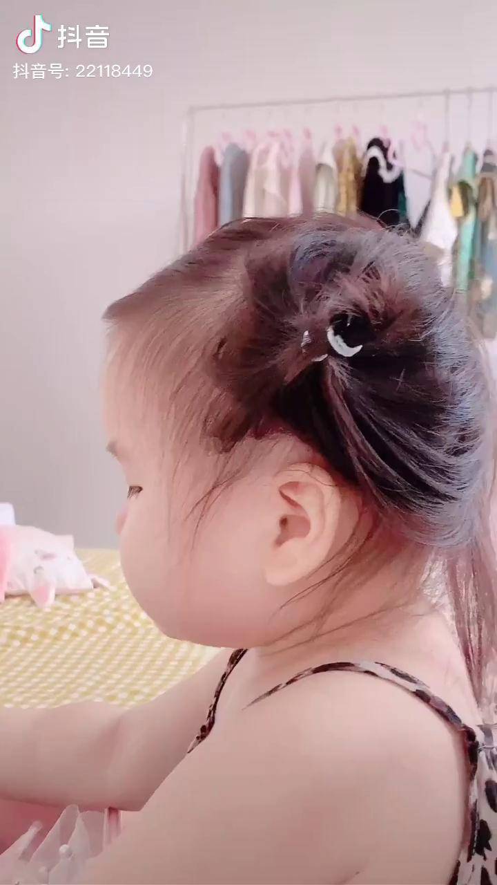 我这个扁头最欣慰的是把闺女睡成了圆头萌娃圆头的小可爱