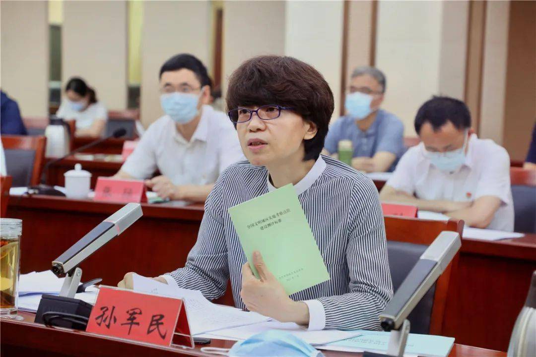 区委常委,宣传部部长张际通报了西城区上半年文明城区创建工作情况和