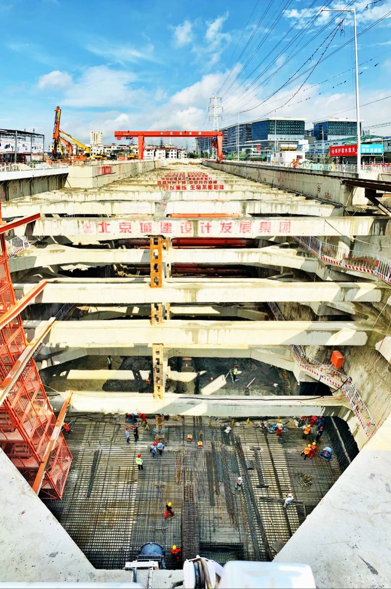 在建11条地铁线路进度条"刷新"!十号线首座车站封顶_施工
