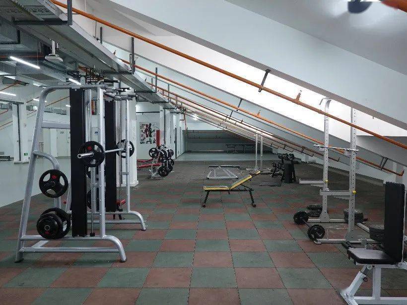 坡屋顶健身房焕新来袭!_运动