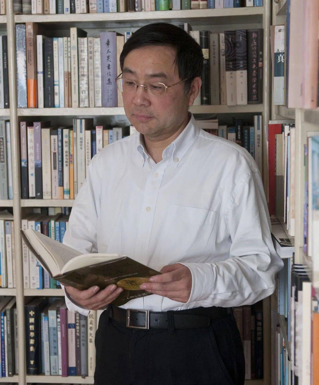 张汝伦,男,1953年生于上海.