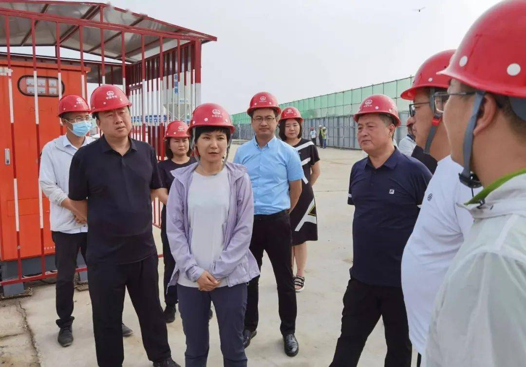 区长张婷婷一行到棚户区改造项目现场办公_开平区