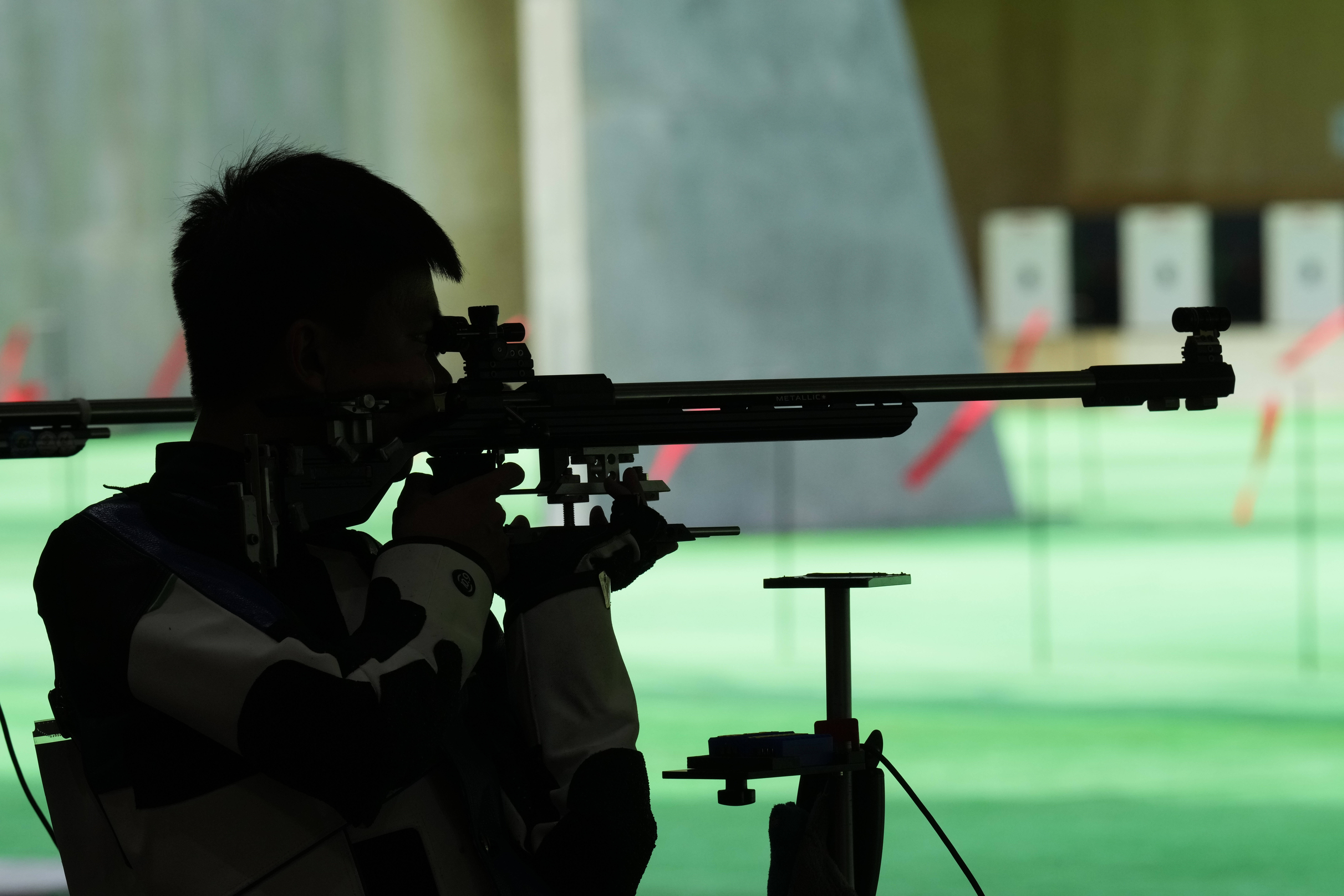 射击——男子50米步枪三姿资格赛:中国选手张常鸿晋级决赛